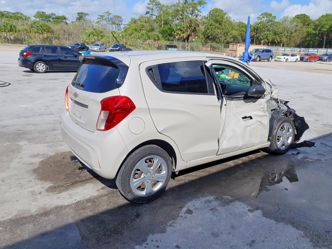 2021 Chevrolet Spark Ls - Фото 3