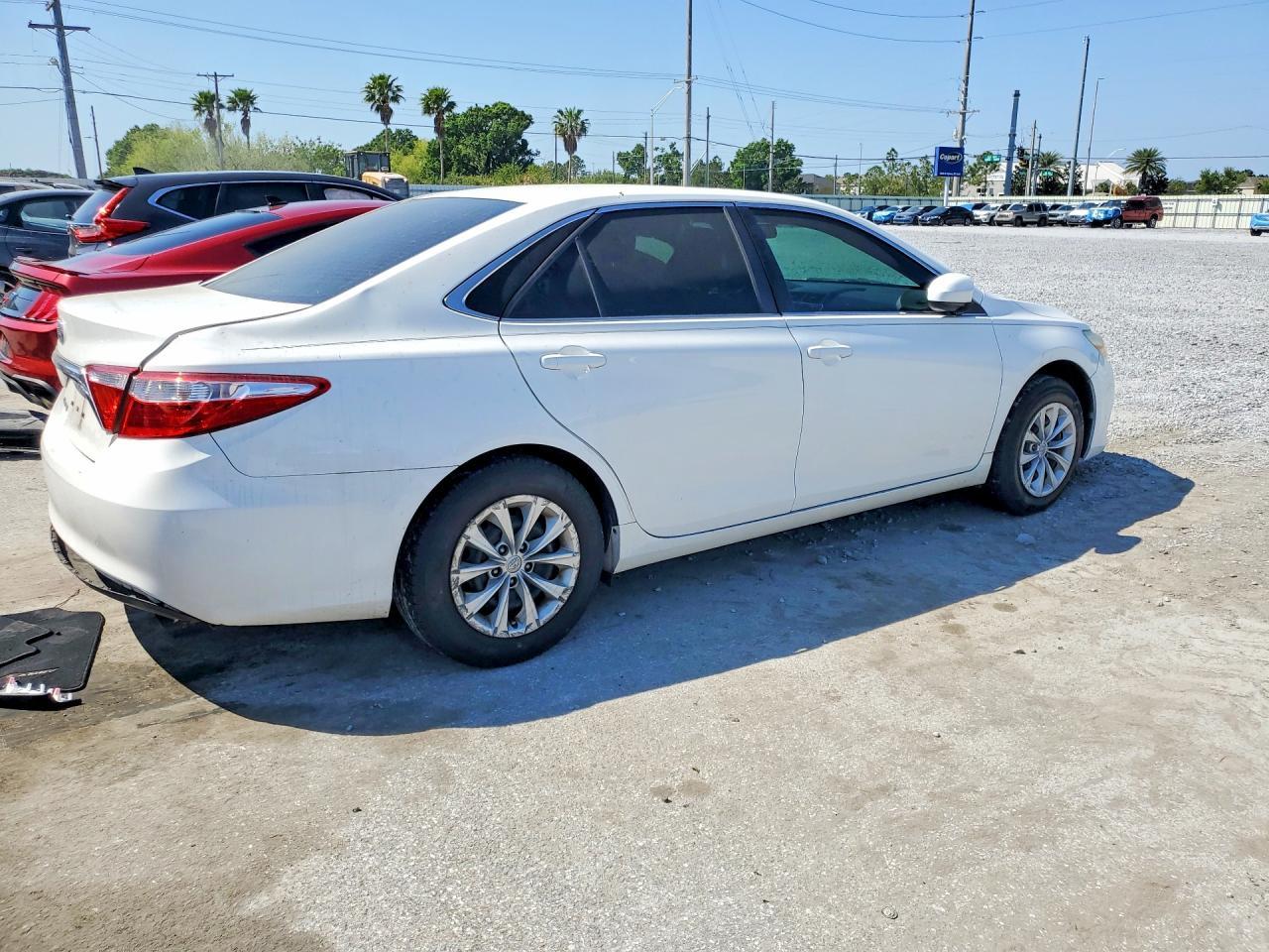 2015 Toyota Camry Le - Image 3