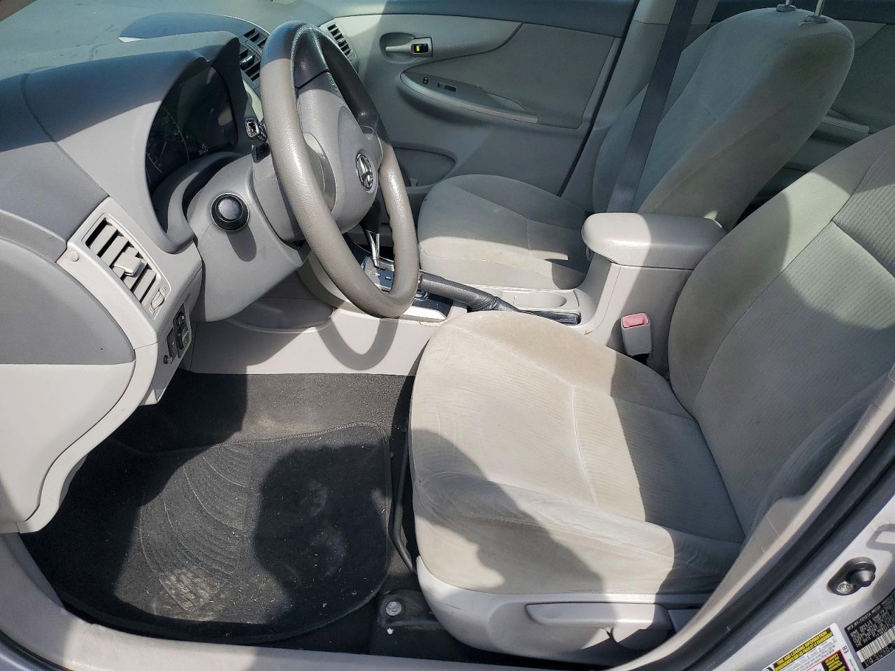 2010 Toyota Corolla Le - Фото 7