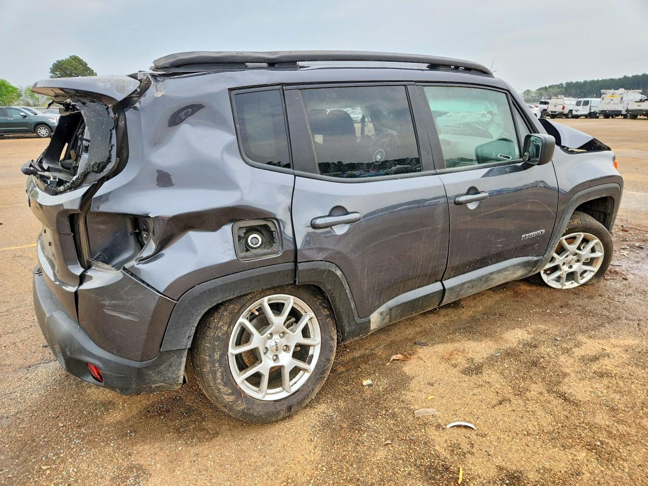 2023 Jeep Renegade Latitude - Фото 3