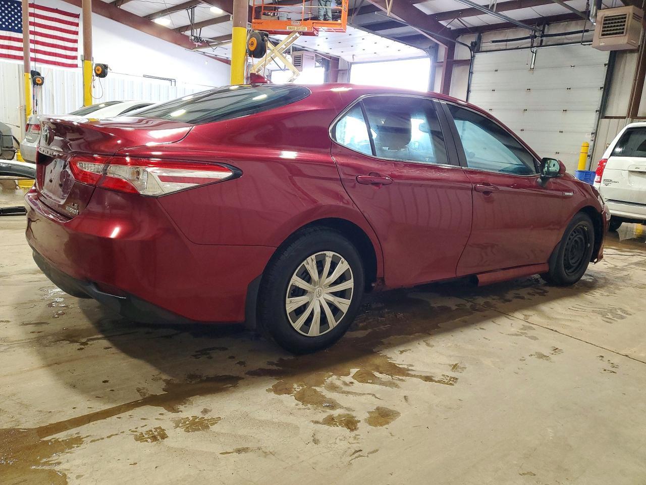 2019 Toyota Camry Hybrid Le - Image 3