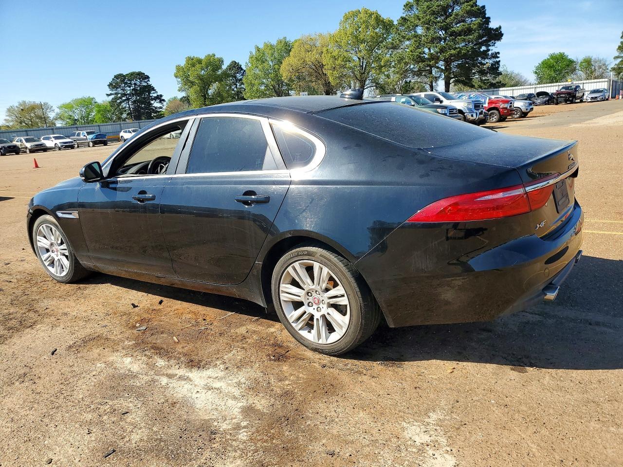 2017 Jaguar Xf Premium - Фото 2