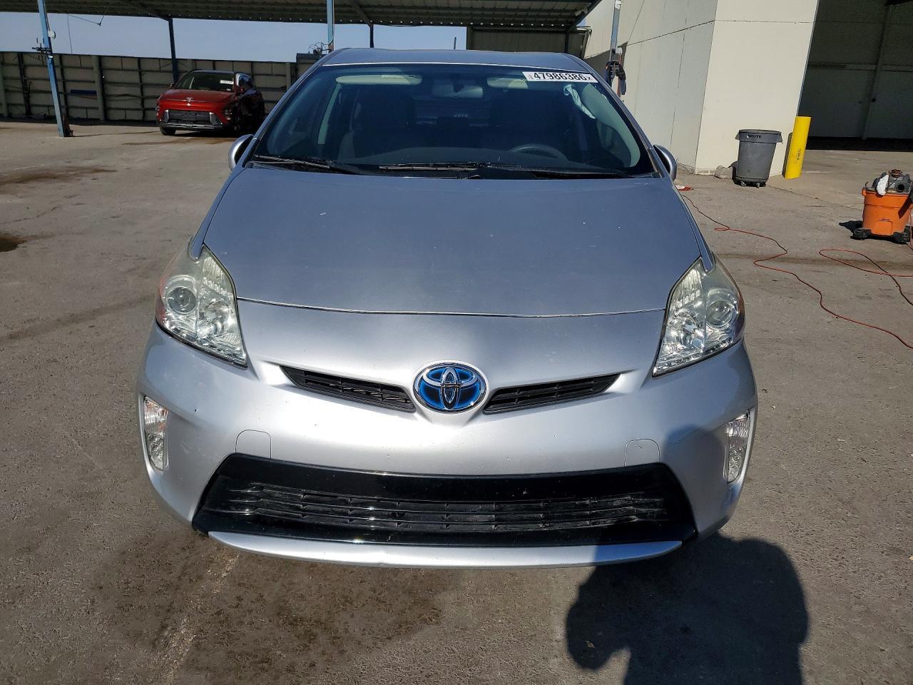 2015 Toyota Prius Two - Фото 5