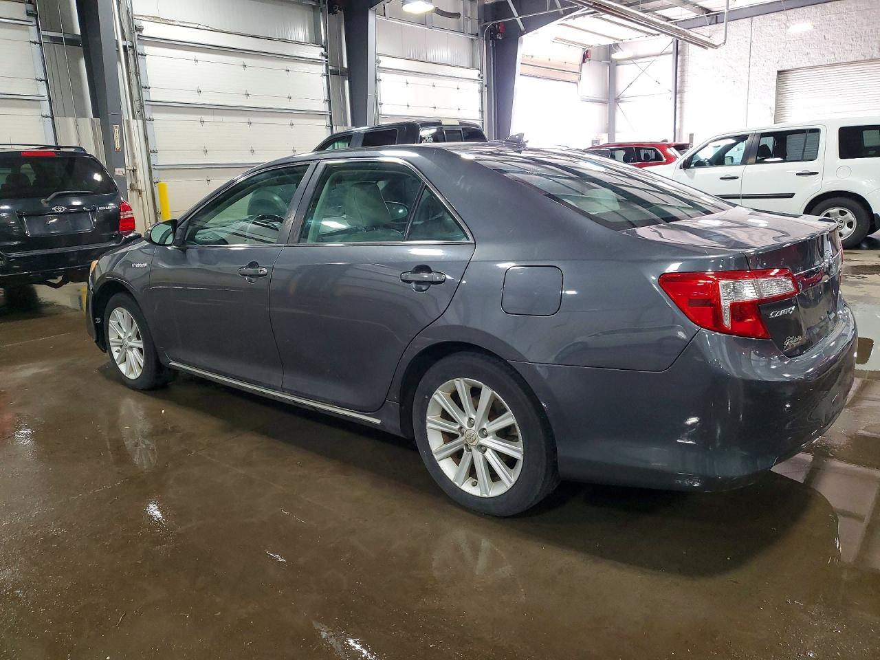 2012 Toyota Camry Hybrid Xle - Image 2