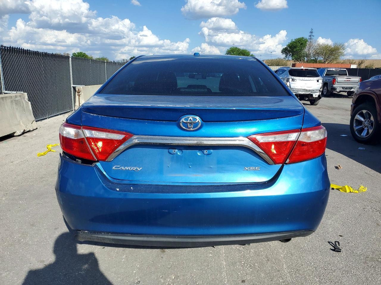 2017 Toyota Camry - Фото 6