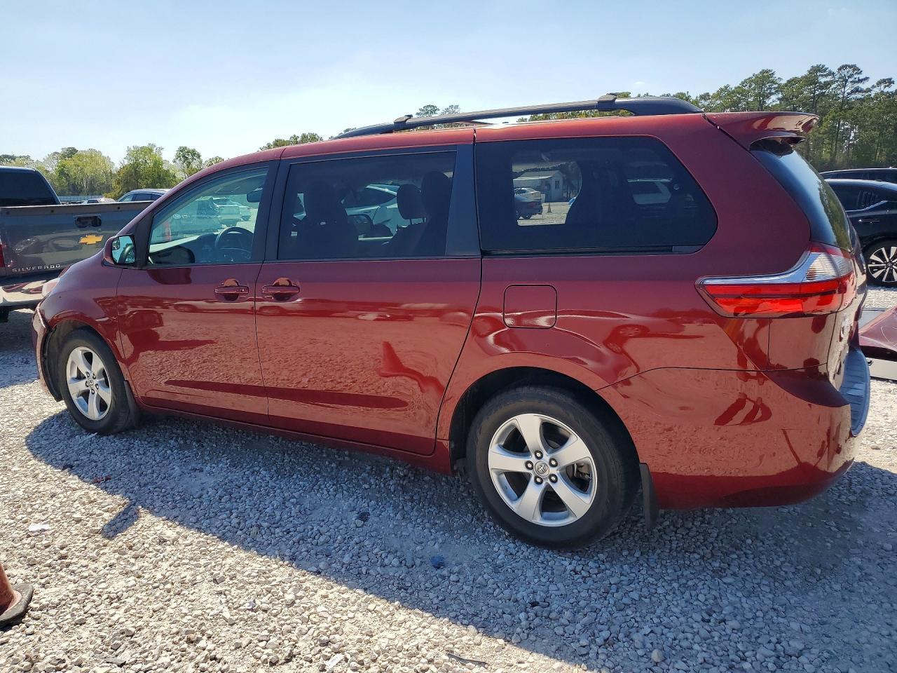 2016 Toyota Sienna Le 8-Passenger - Image 2