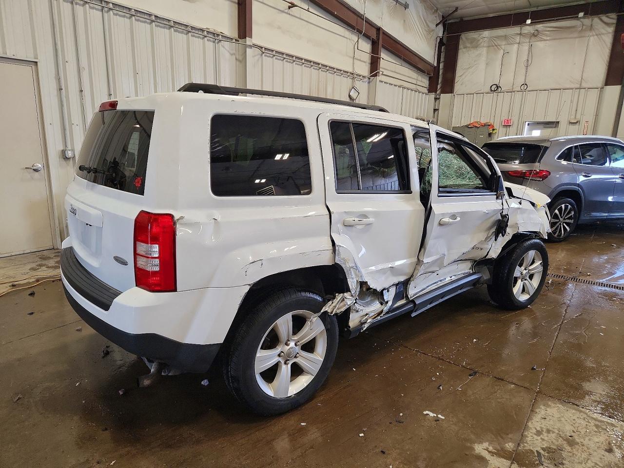 2015 Jeep Patriot Latitude - Фото 3