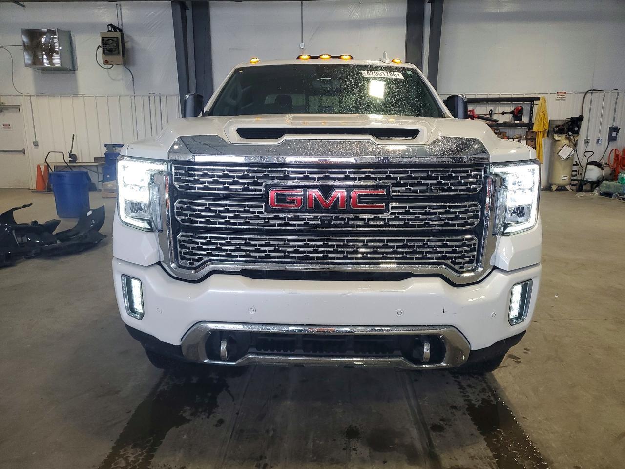2023 GMC Sierra - Image 5