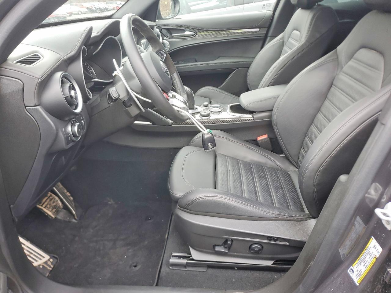 2023 Alfa Romeo Stelvio Quadrifoglio - Image 7