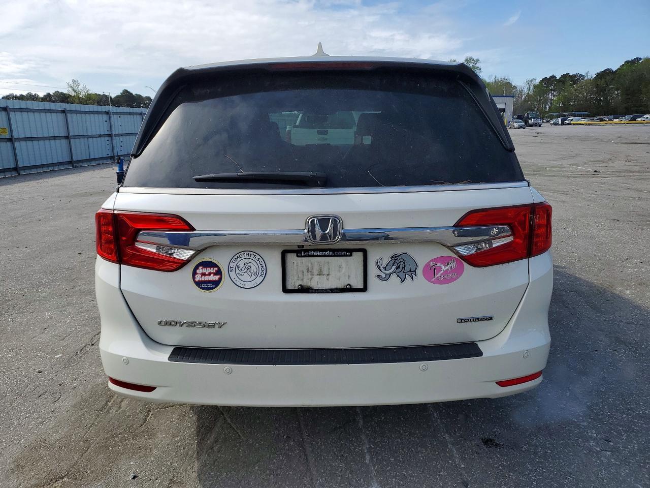 2018 Honda Odyssey Touring - Image 6
