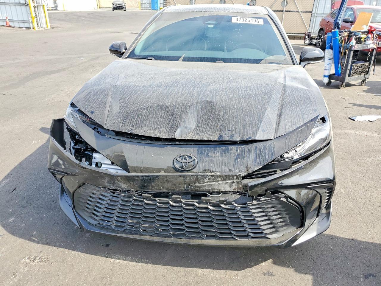 2025 Toyota Camry Se - Image 5