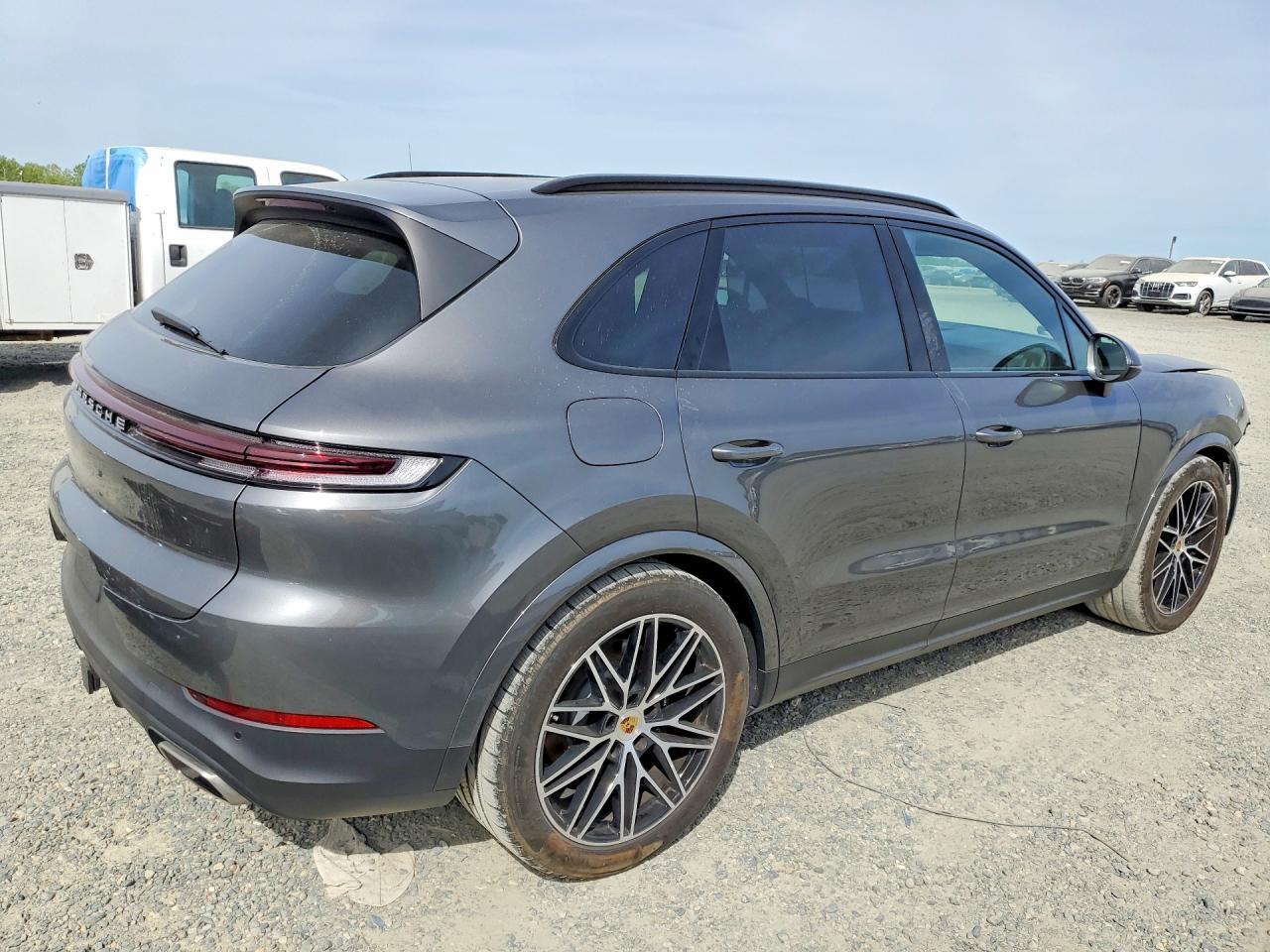 2024 Porsche Cayenne - Image 3