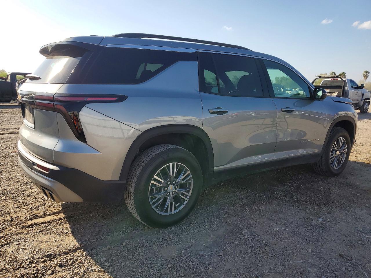 2025 Chevrolet Traverse Lt - Фото 3