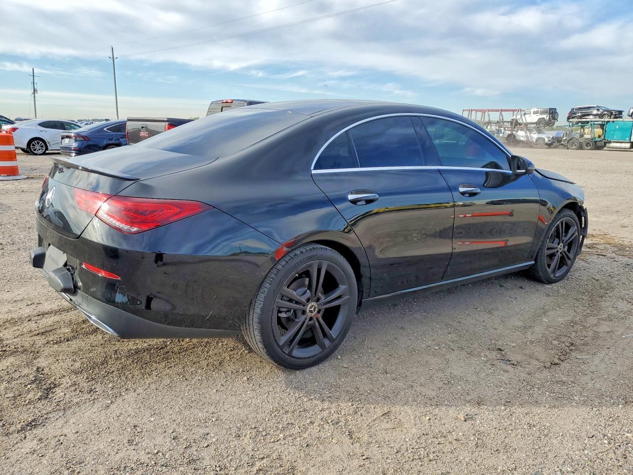 2021 Mercedes-Benz Cla 250 - Фото 3