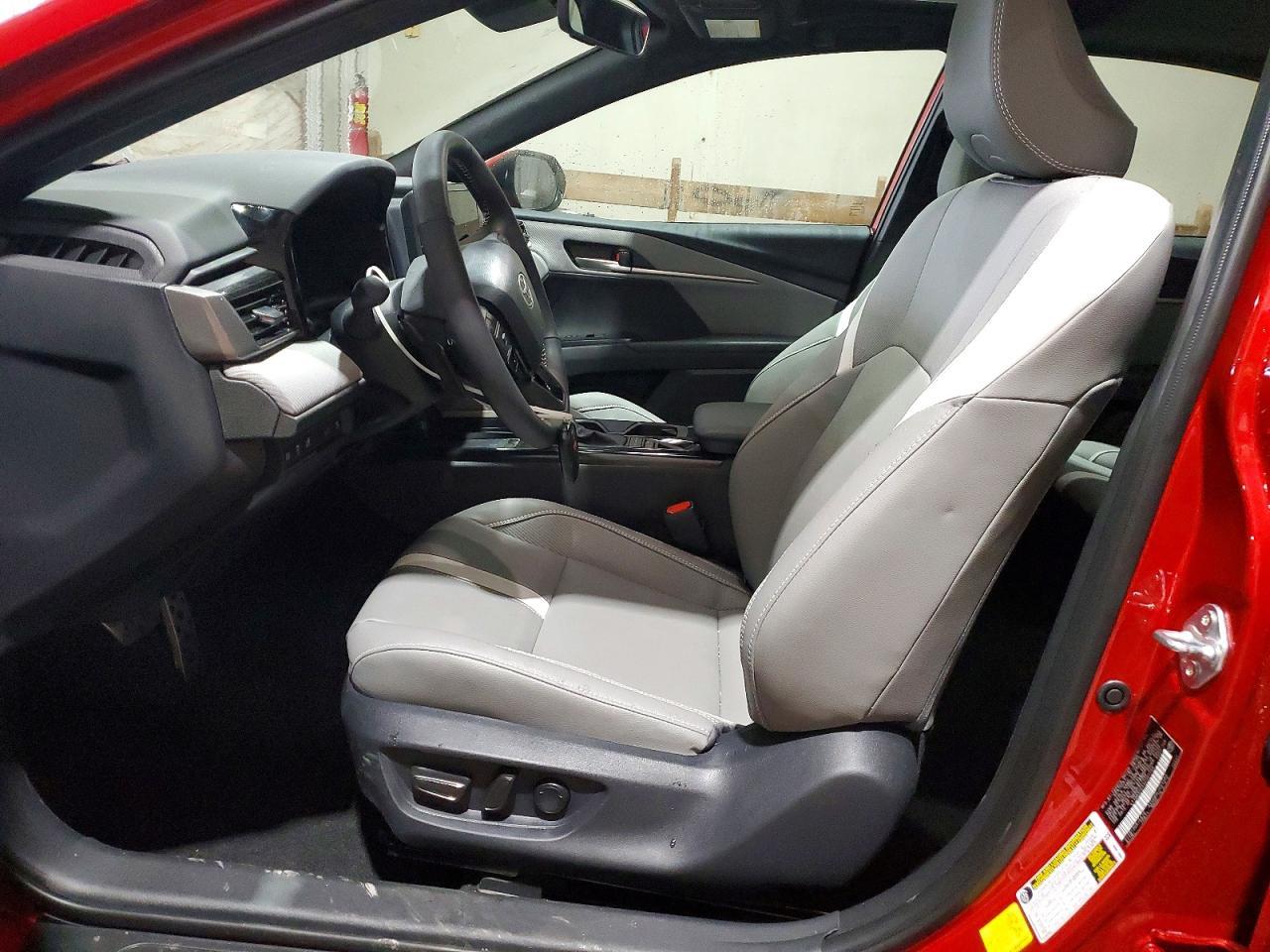 2025 Toyota Camry Se - Image 7