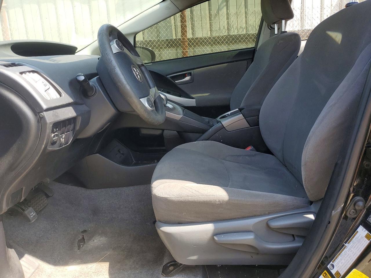 2015 Toyota Prius Two - Фото 7