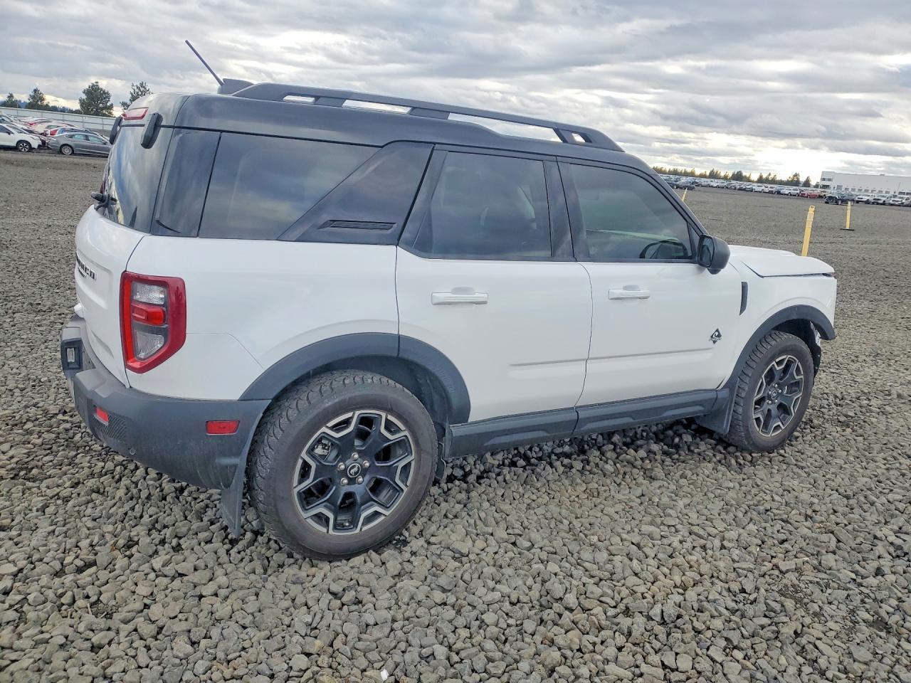 2025 Ford Bronco Sport Outer Banks - Image 3