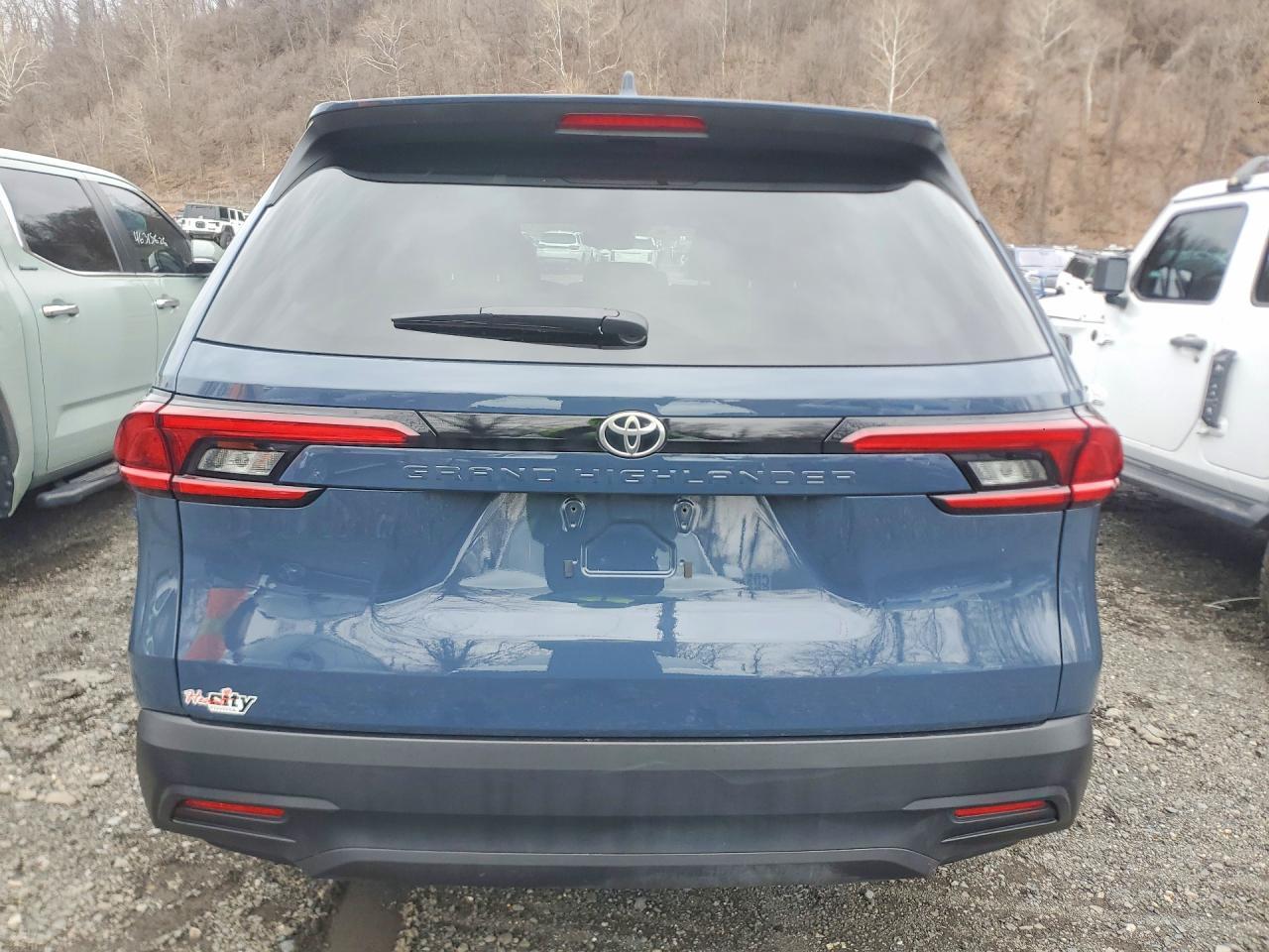 2025 Toyota Grand Highlander Le - Фото 6