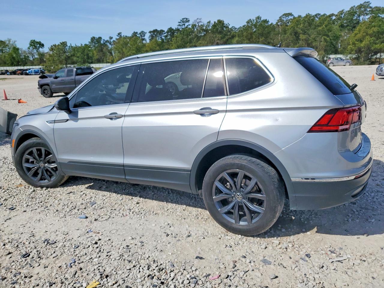 2023 Volkswagen Tiguan Se - Image 2