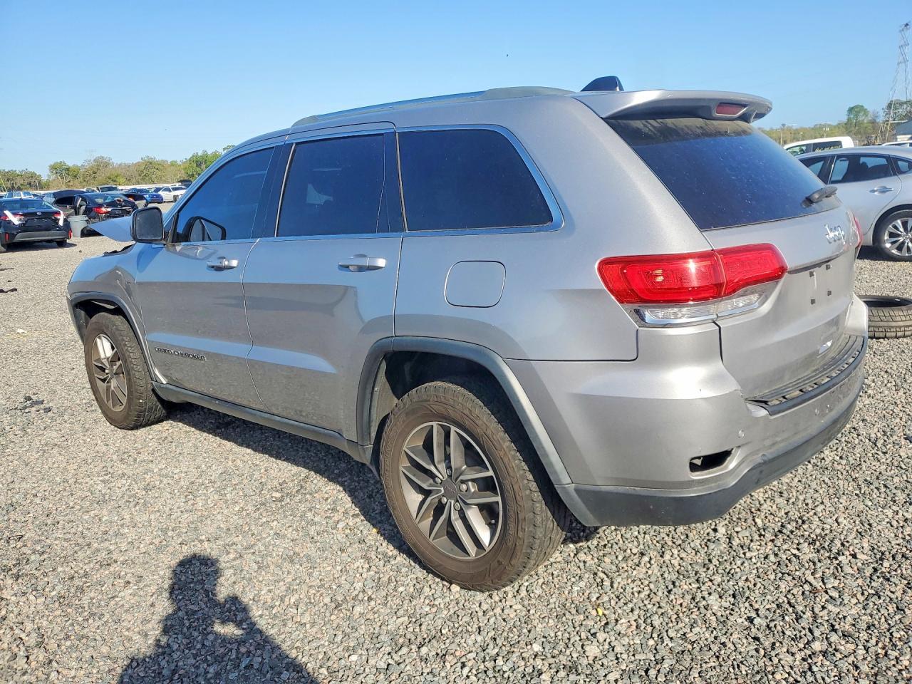 2019 Jeep Grand Cherokee Laredo - Image 2