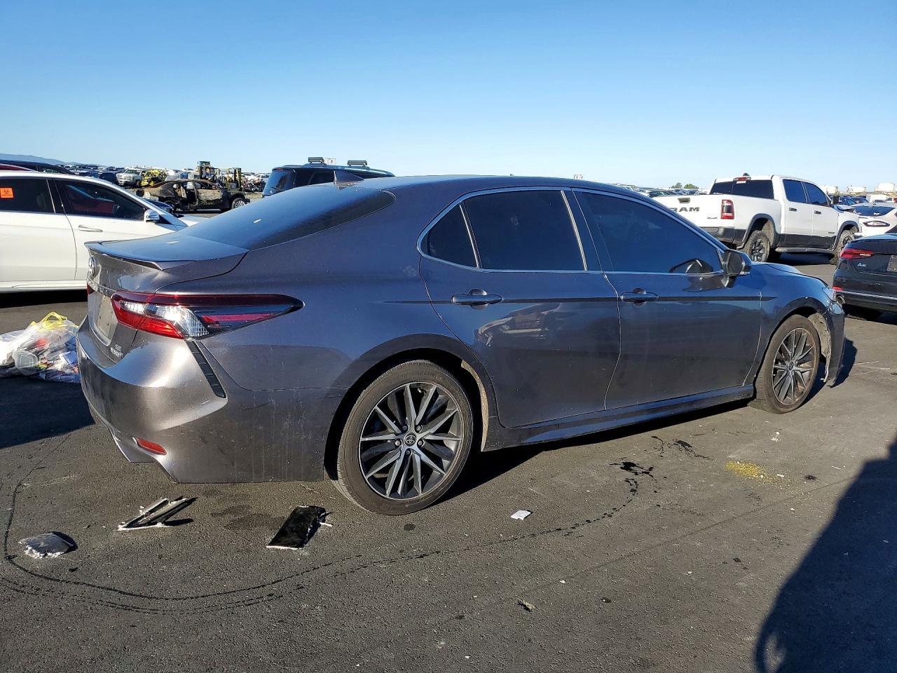 2022 Toyota Camry Hybrid Se - Фото 3