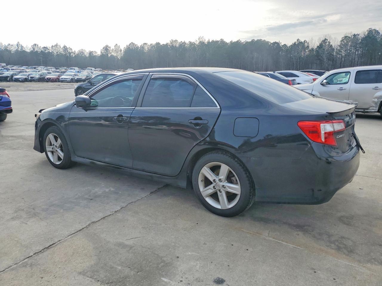 2013 Toyota Camry - Фото 2