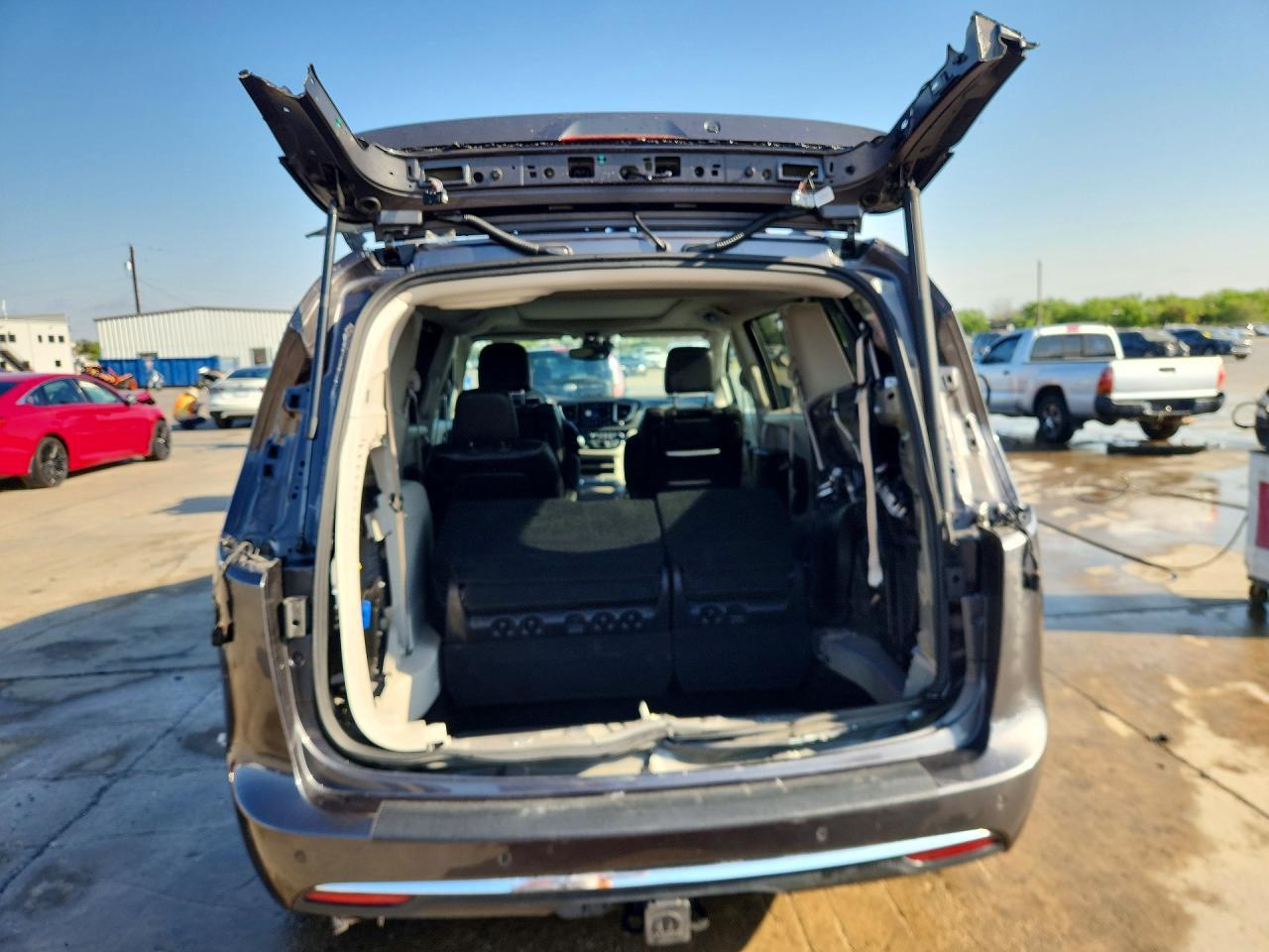 2019 Chrysler Pacifica Limited - Image 6