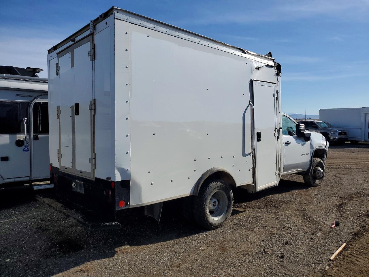 2023 Chevrolet Silverado Hd Box Truck - Фото 3