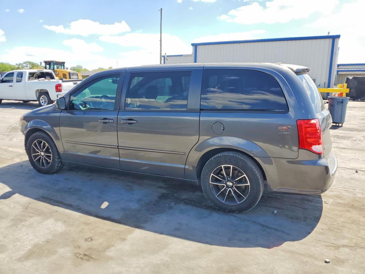 2016 Dodge Grand Caravan R - Image 2
