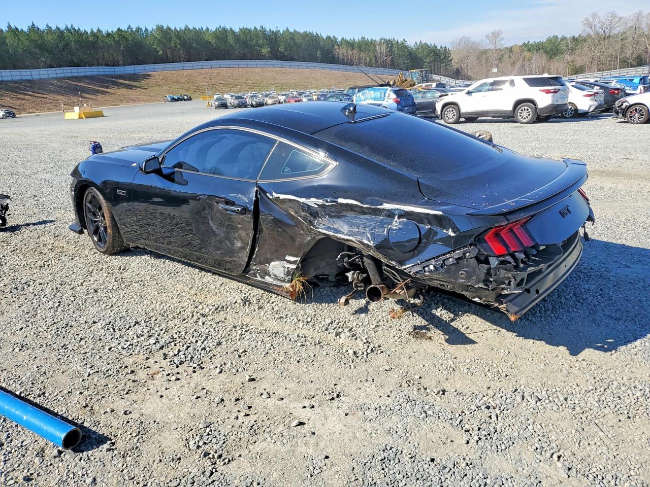 2024 Ford Mustang Gt - Фото 2