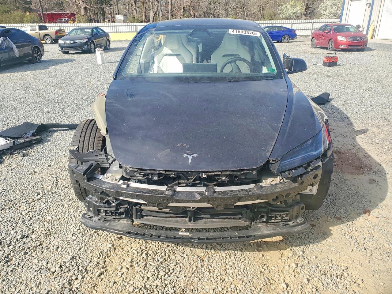 2025 Tesla Model 3 - Фото 5
