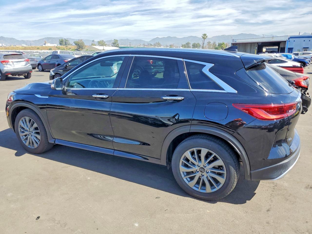 2025 Infiniti Qx50 Luxe - Image 2