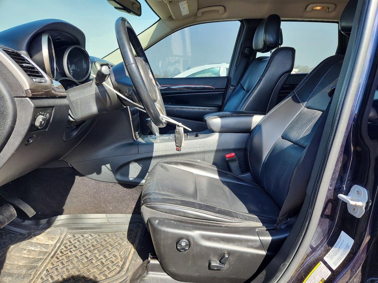 2011 Jeep Grand Cherokee Laredo - Image 7