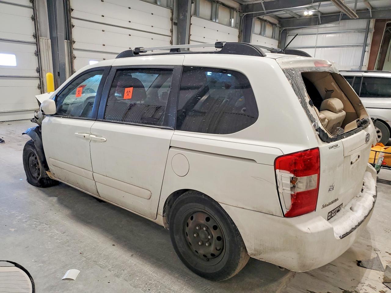 2007 Kia Sedona Base - Image 2