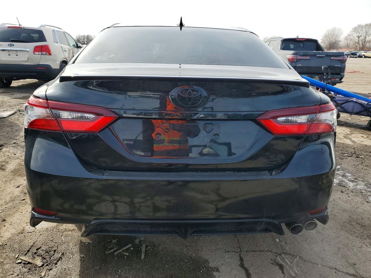 2022 Toyota Camry Se - Image 6