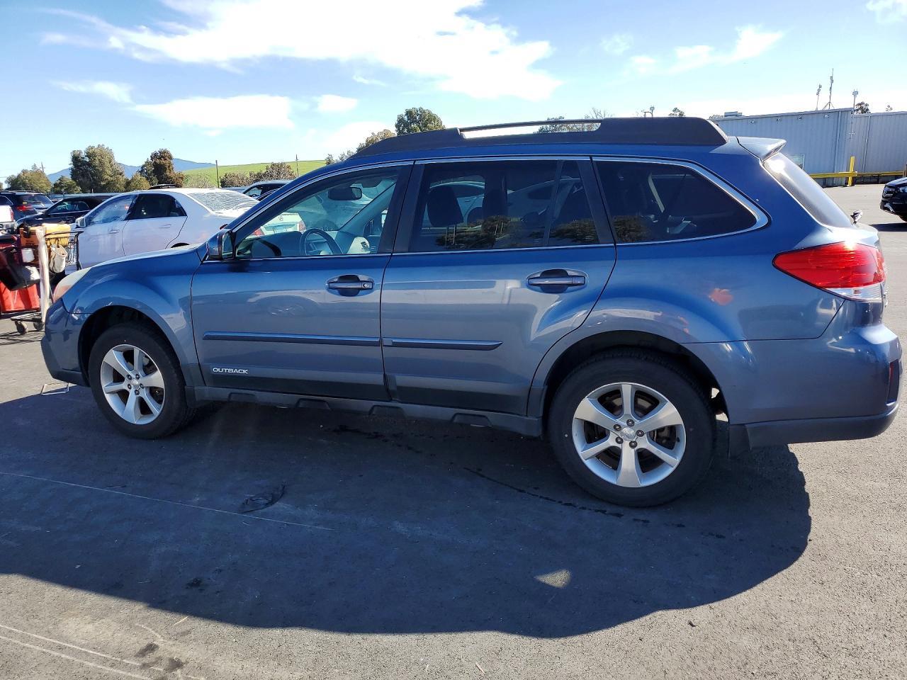 2013 Subaru Outback 2.5I Limited - Фото 2