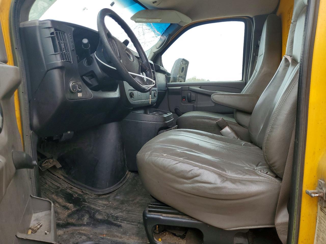 2014 GMC Savana Box Truck - Фото 7