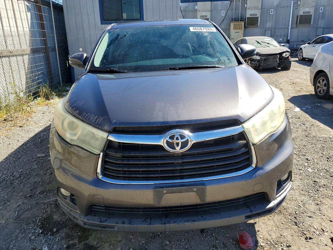 2016 Toyota Highlander Le Plus - Image 5