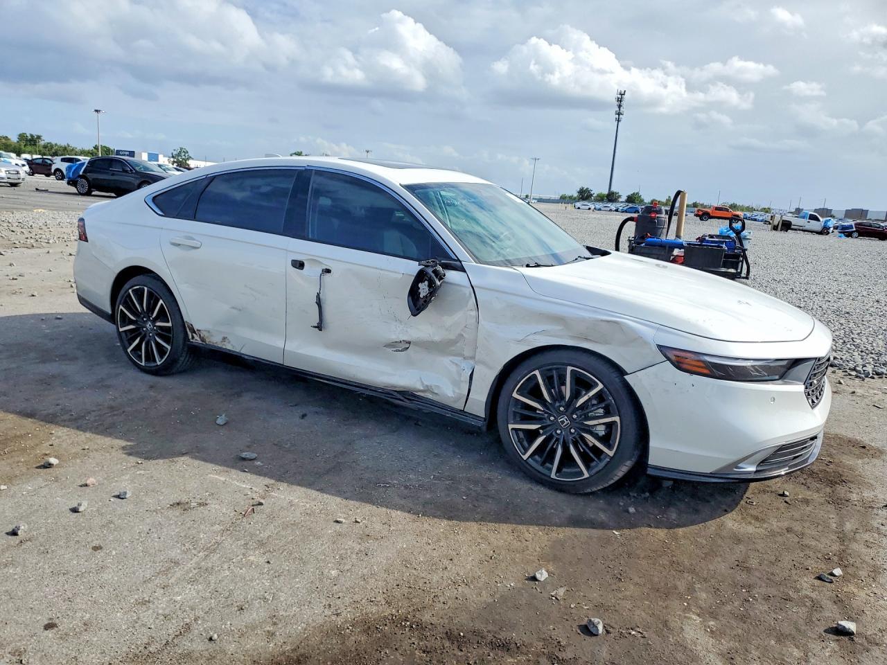 2024 Honda Accord Touring Hybrid - Image 4