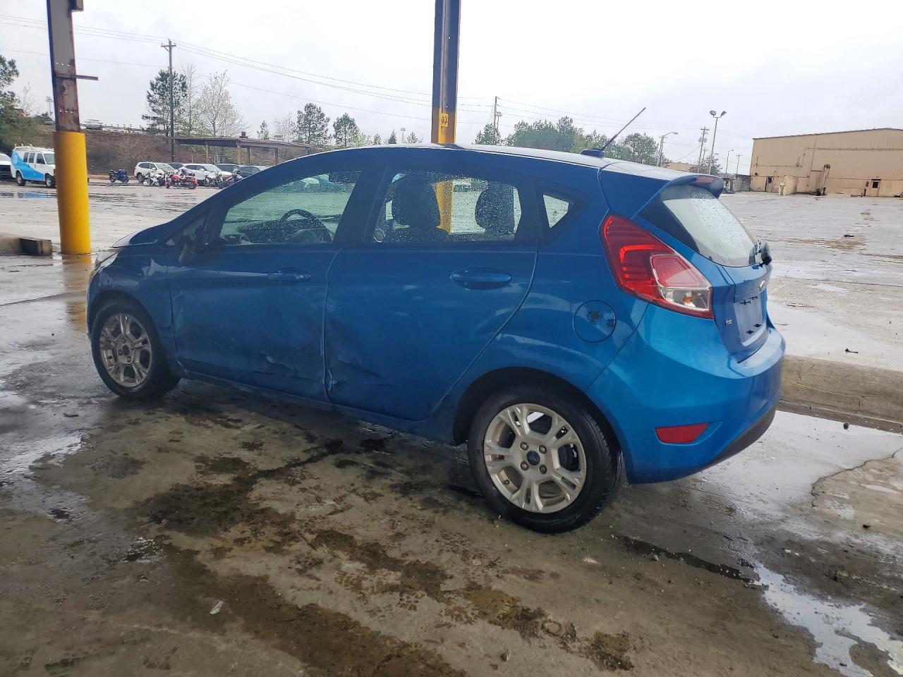 2015 Ford Fiesta Se - Image 2