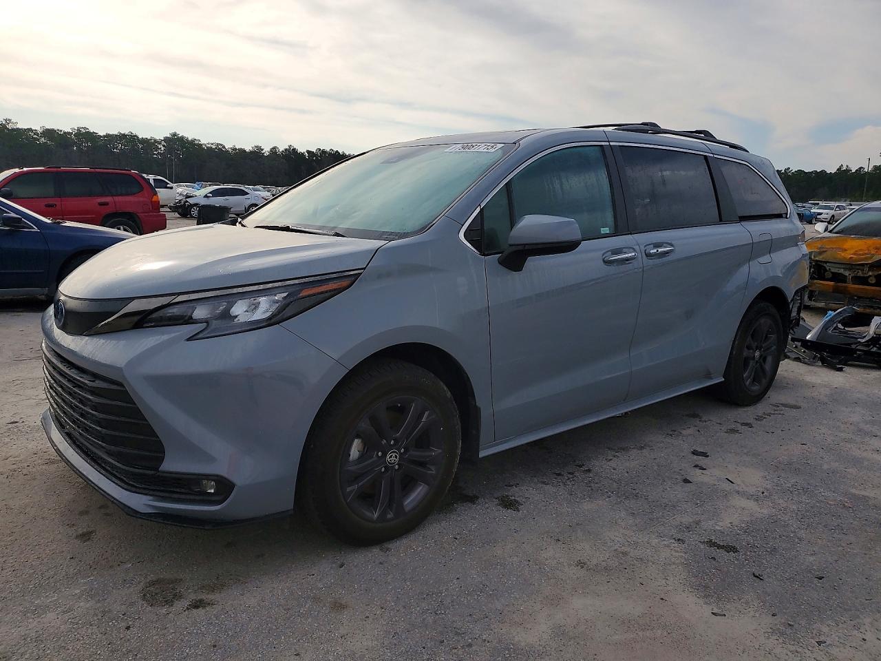 2024 Toyota Sienna Woodland Edition