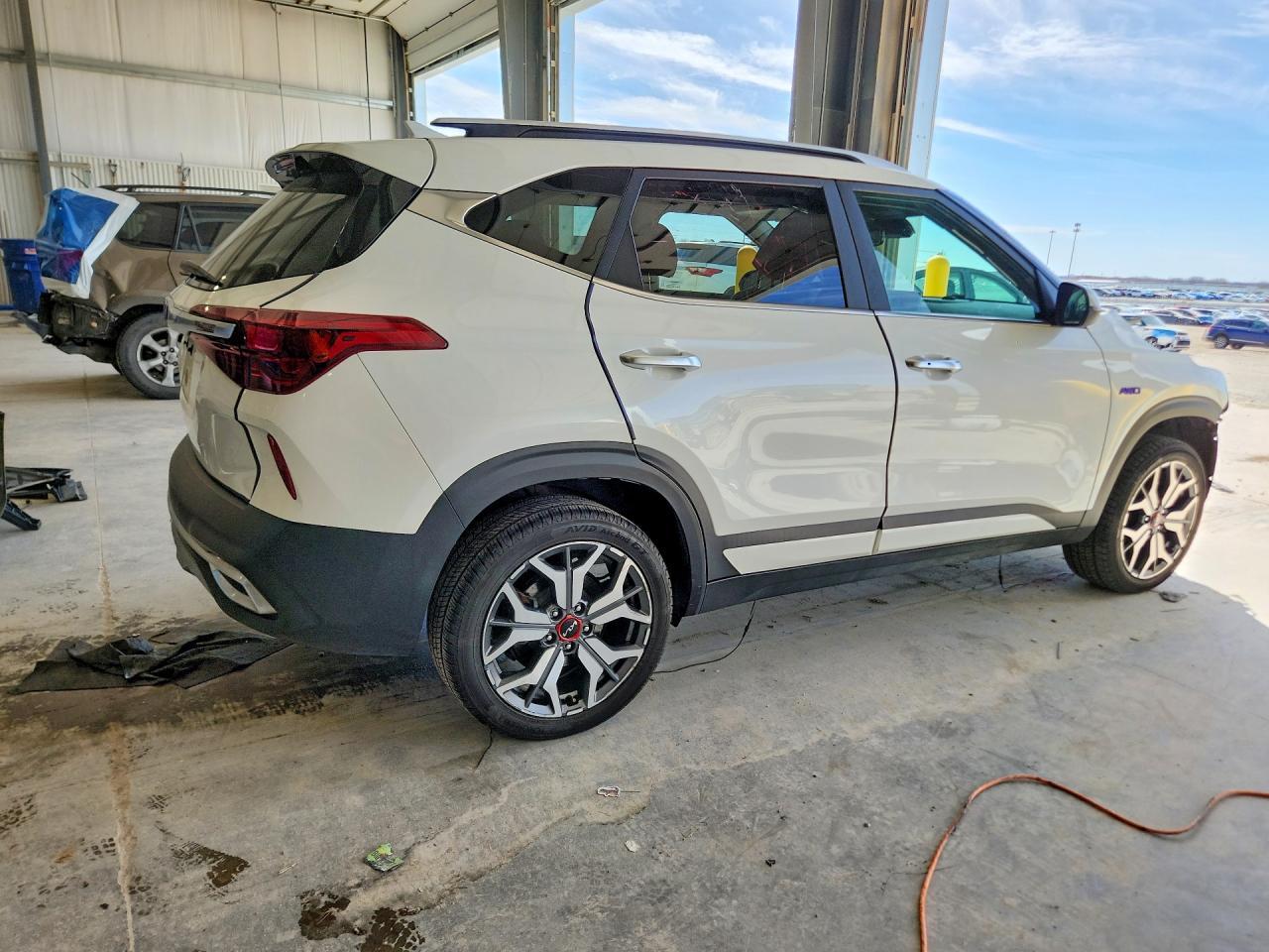2023 Kia Seltos Sx - Фото 3