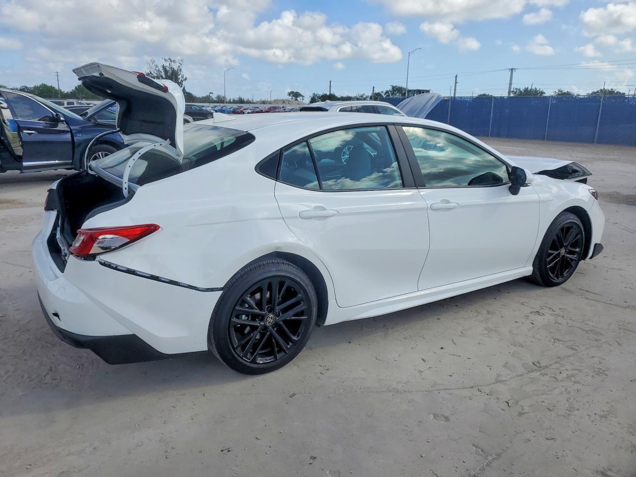 2026 Toyota Camry Se - Фото 3