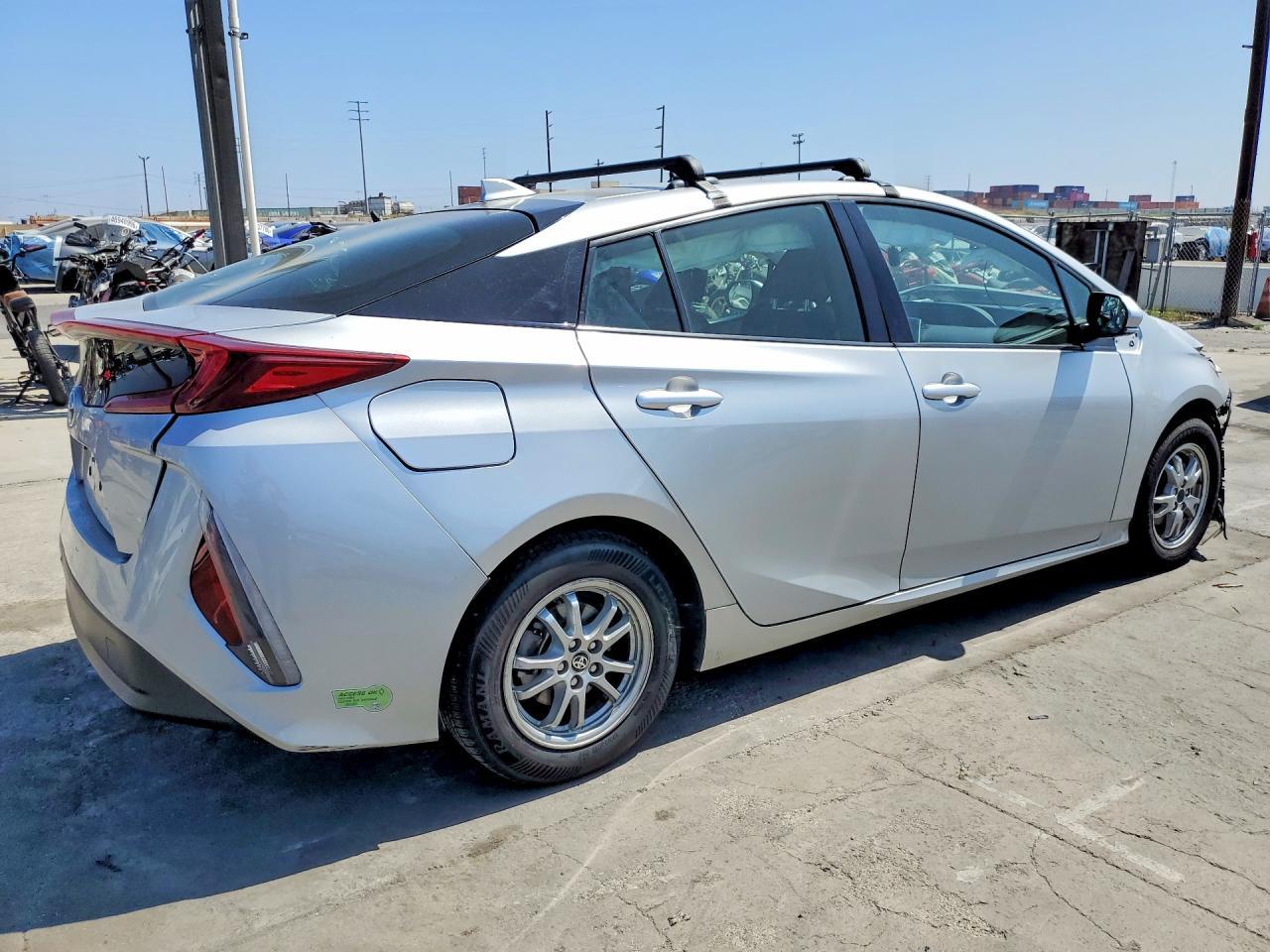 2017 Toyota Prius Prime Plus - Фото 3