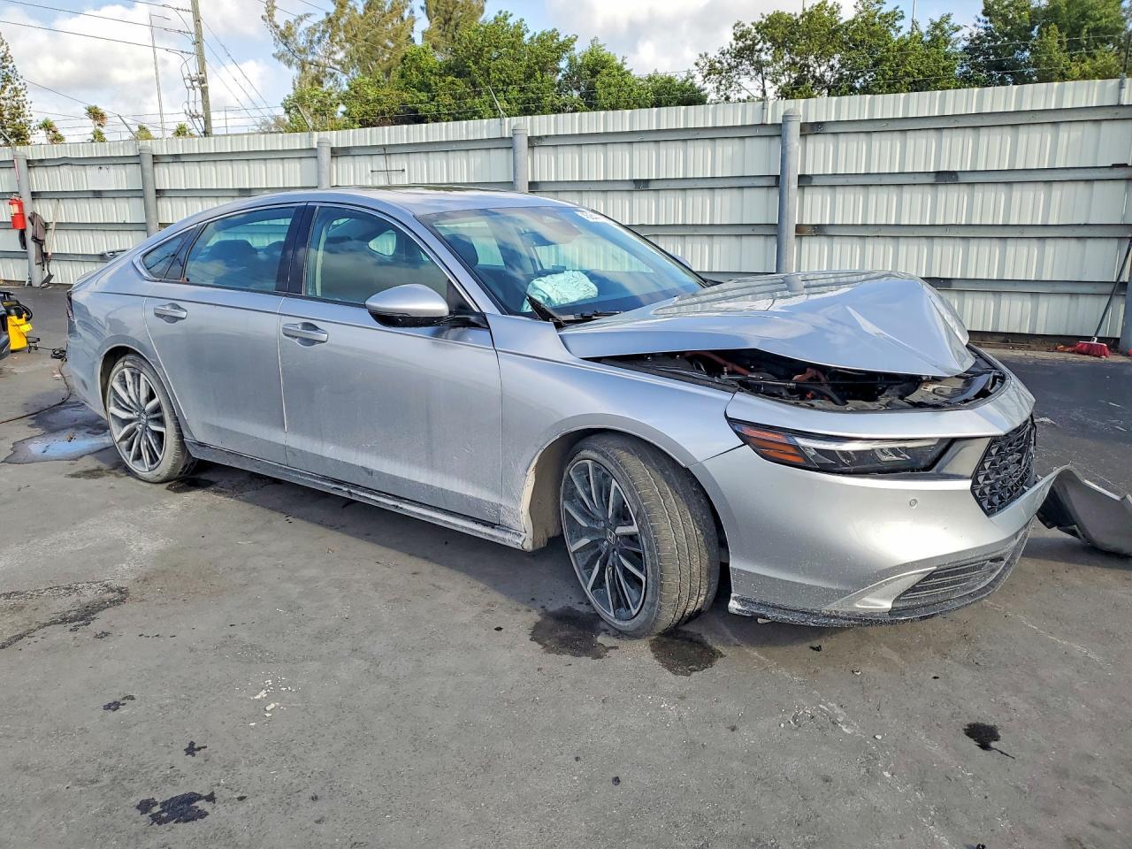 2023 Honda Accord Touring Hybrid - Image 4