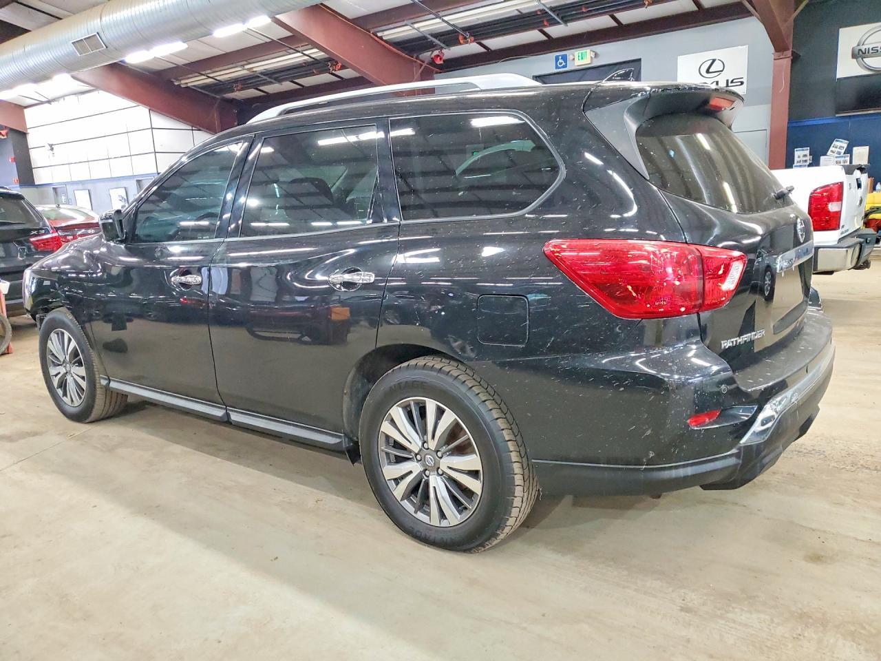 2019 Nissan Pathfinder Sl - Image 2
