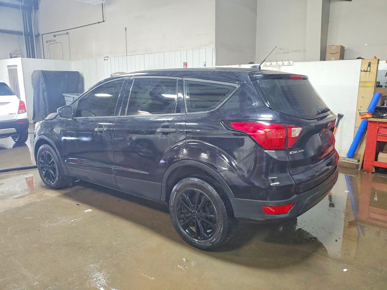 2019 Ford Escape S - Фото 2