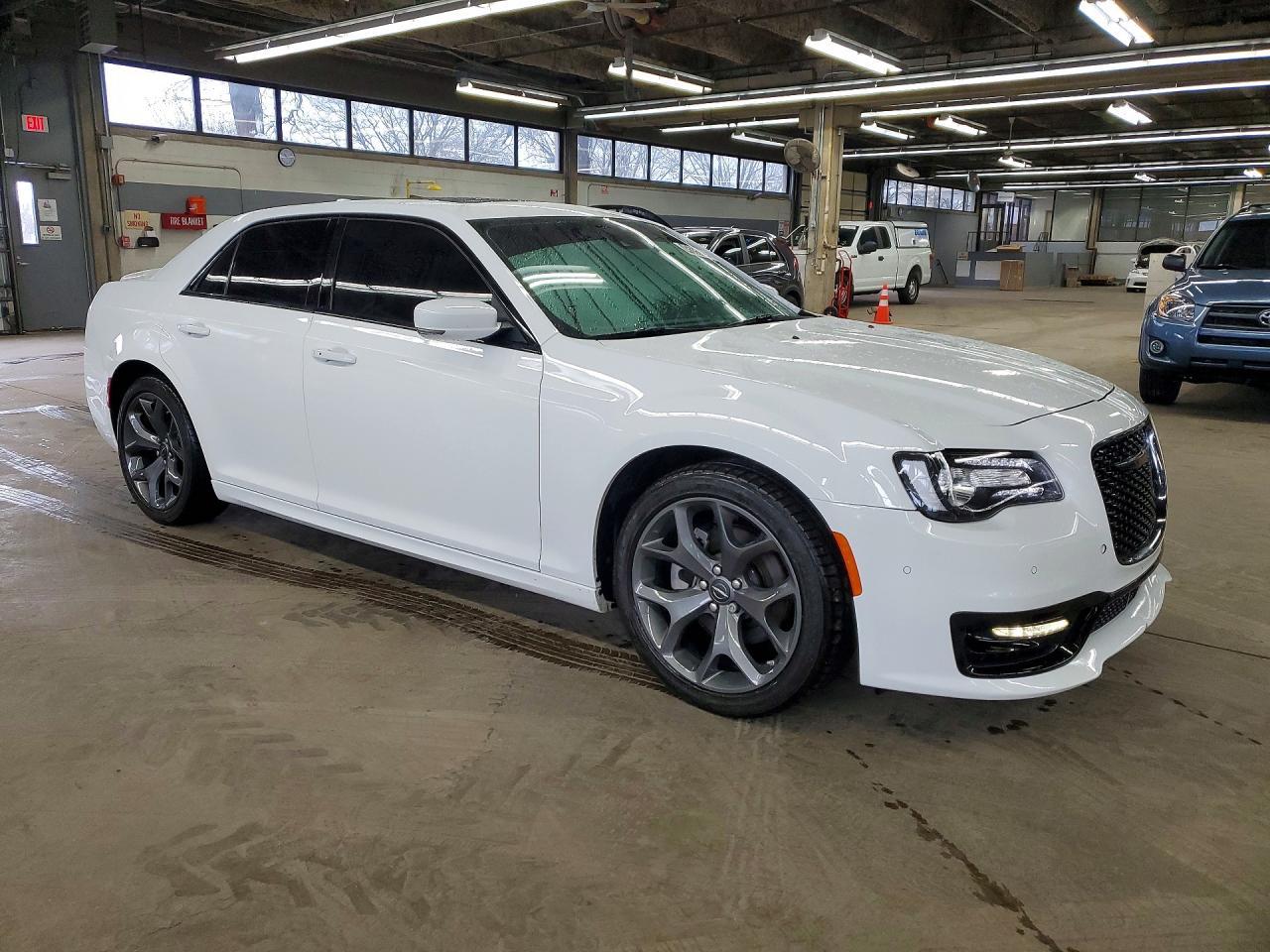 2023 Chrysler 300 S - Фото 4