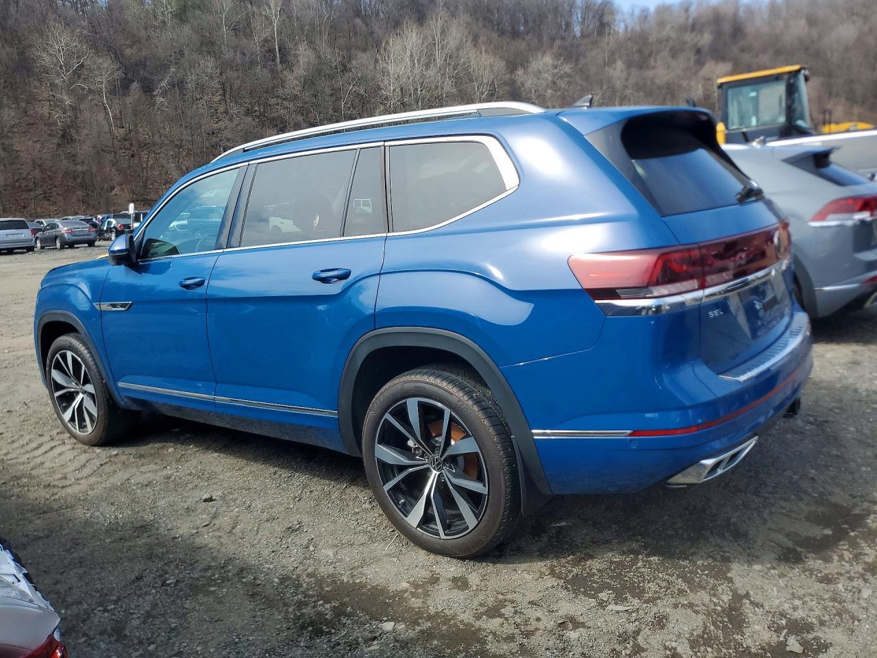2025 Volkswagen Atlas Sel Premium R-Line - Image 2