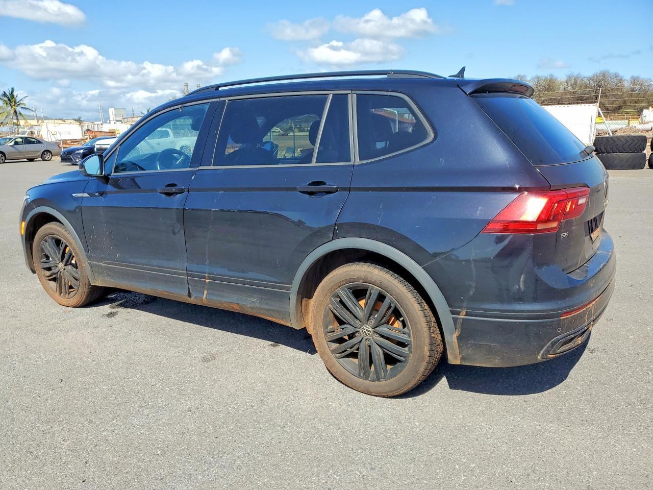 2022 Volkswagen Tiguan Se R-Line Black - Image 2